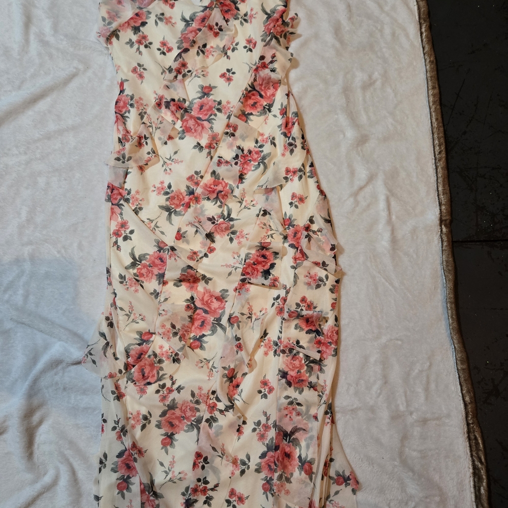 Chic Floral Maxi Dress in Cream and Pink